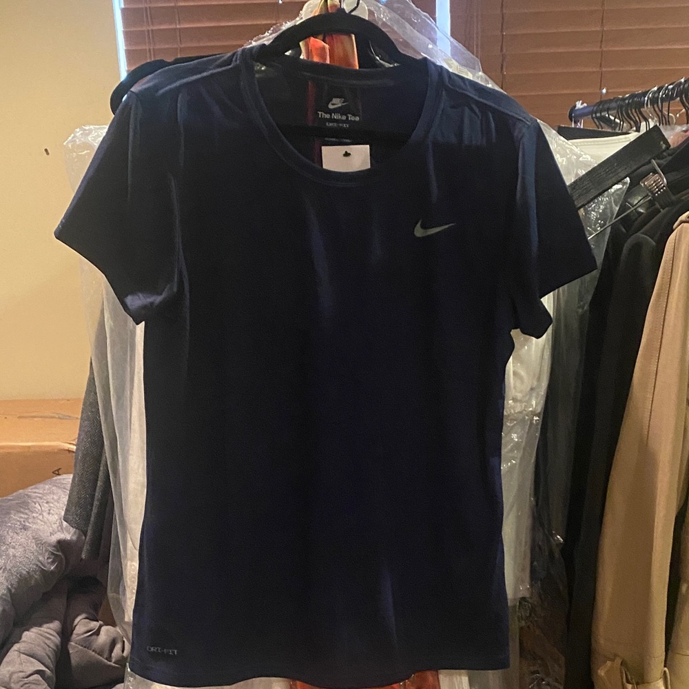NWT Women’s Nike Navy Short Sleeve Dri-FIT Tee